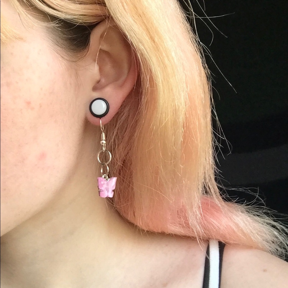 ‼️2 for $20‼️ Pink butterfly charm earrings